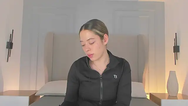 chloe_d Chat XXX live