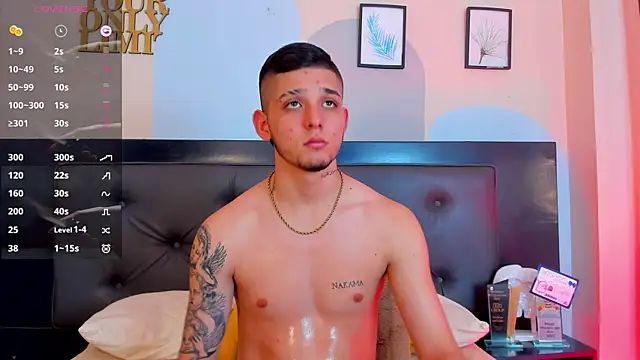 Show modela Boy_Mathew na web-kameri