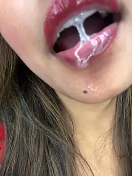 HOTTY-TINA élő XXX-chatje