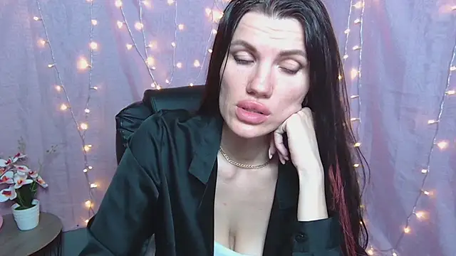 MilaLoona Live XXX Chat