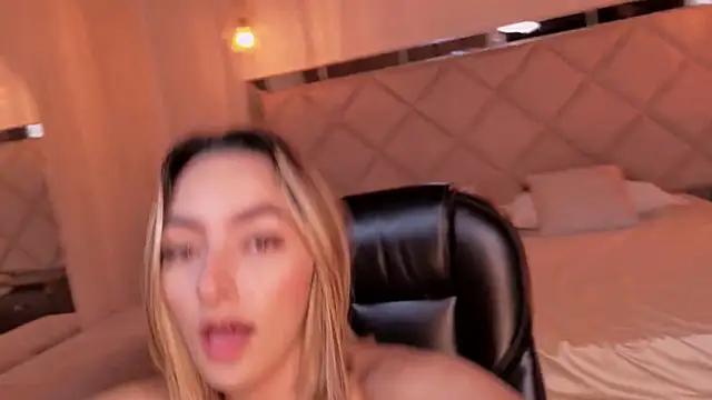 Chat XXX en directo de MelissaMoore_