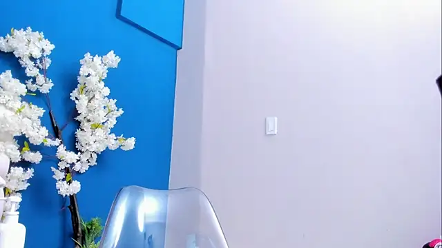 letty_straus Adlı Modelin Canlı XXX Sohbeti
