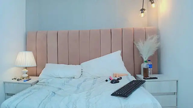 Sofiaa_Millerr élő XXX-chatje