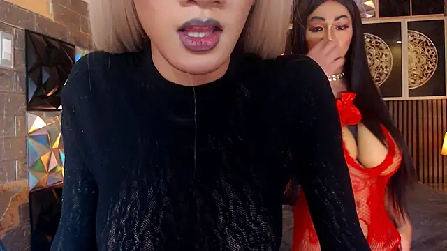 Show modela lhexiecollins na web-kameri