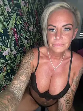 Big-Tits696969 Adlı Modelin Canlı XXX Sohbeti