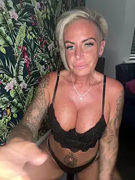แชท XXX สดของ Big-Tits696969