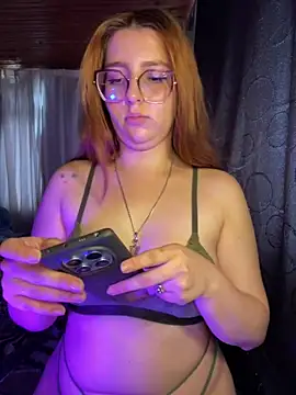 XXX chat uživo modela CoraVibes