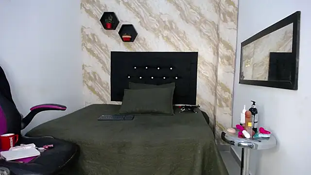 issa__love élő XXX-chatje
