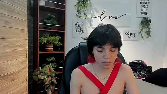 Show modela coby_cum na web-kameri