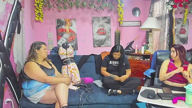XXX chat uživo modela lesbiancuple