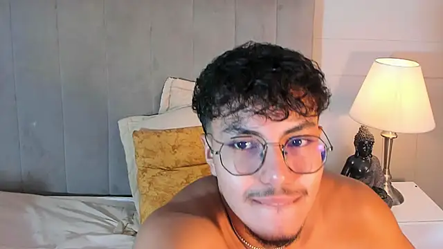 Chat XXX ao vivo de kai_storn