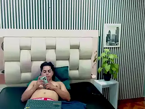 Alex_Wolft Adlı Modelin Canlı XXX Sohbeti