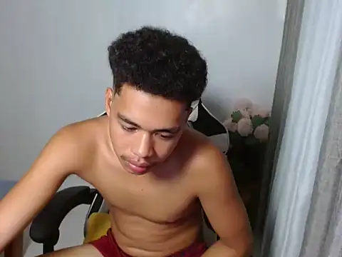 curlyasian_njxx's Webcam Show