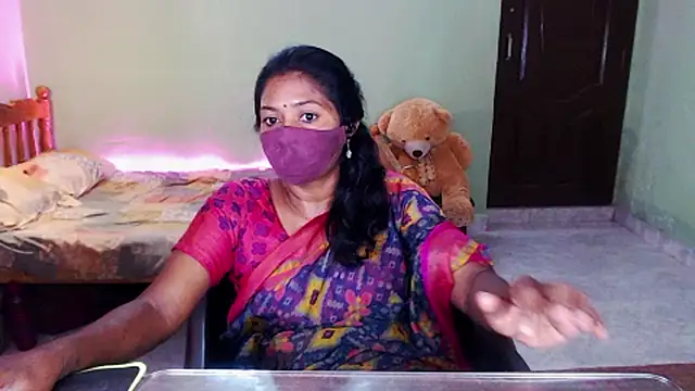 Show modela HotGulabi na web-kameri