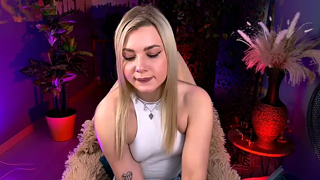 HyileyClark Adlı Modelin Canlı XXX Sohbeti