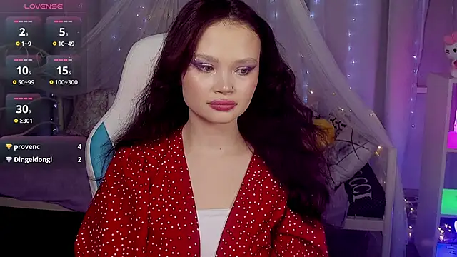 EmilyChaves Adlı Modelin Canlı XXX Sohbeti