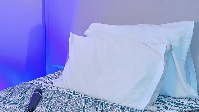NaomiKlarcのライブXXXチャット