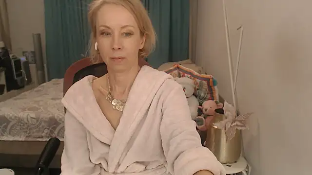 LuxuryNika's Live XXX Chat