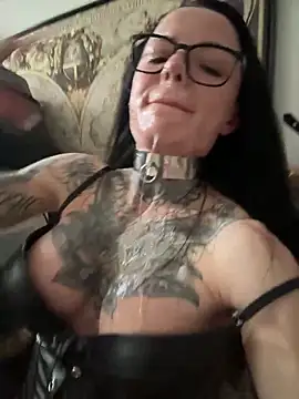 SkinnyLilly Live XXX-chat