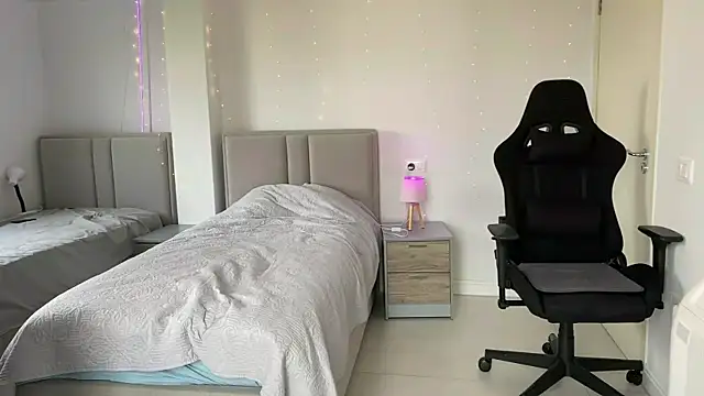 PrincesSsLilu's Live XXX Chat