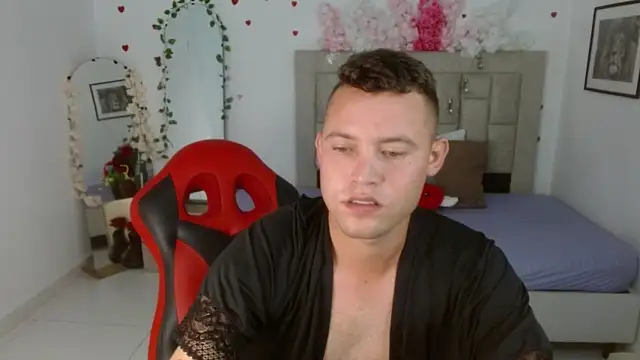 sven_fox723: διαδικτυακό σόου στην κάμερα