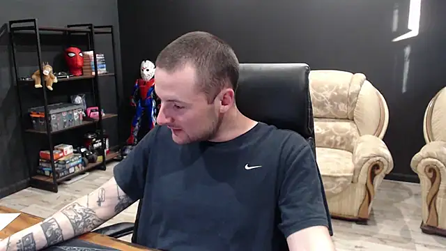 XXX chat uživo modela MihasikD