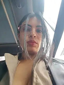 Astrid-- Adlı Modelin Canlı XXX Sohbeti