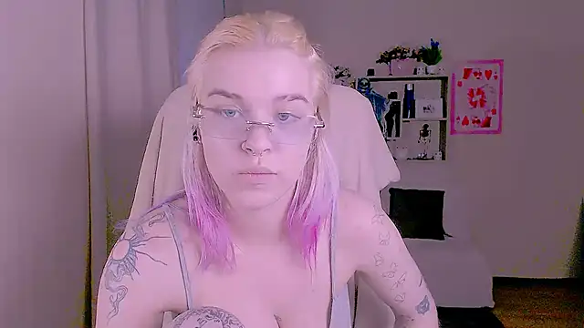 Hot_Blonda: онлайн-секс-чат