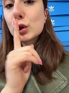 Dina_Tease Adlı Modelin Canlı XXX Sohbeti