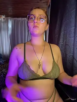 CoraVibes Adlı Modelin Canlı XXX Sohbeti