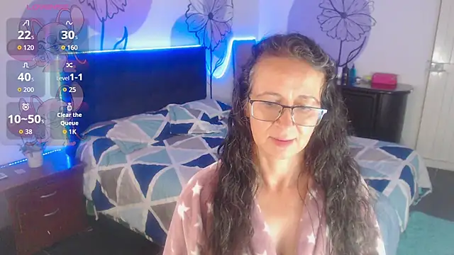 aura_latinax Show in webcam