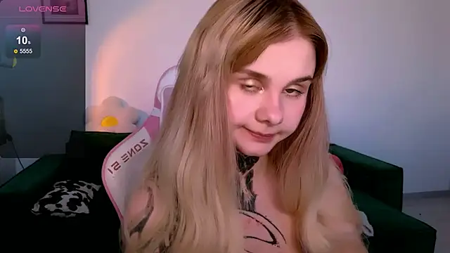 Britney_Lynch: διαδικτυακό σόου στην κάμερα
