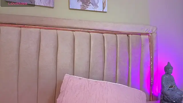 Pokazy przed kamerką – Mia_Naive