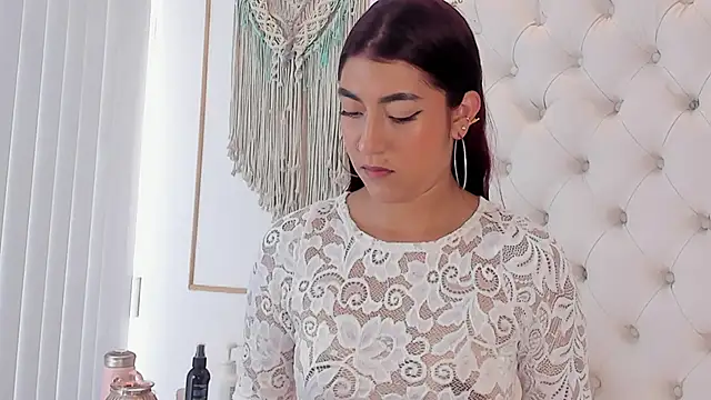 XXX chat uživo modela Sara_funy
