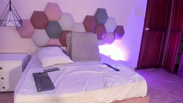 AnnieBlluee Chat XXX live
