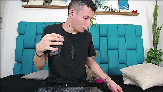Pokazy przed kamerką – Isak_Buddies