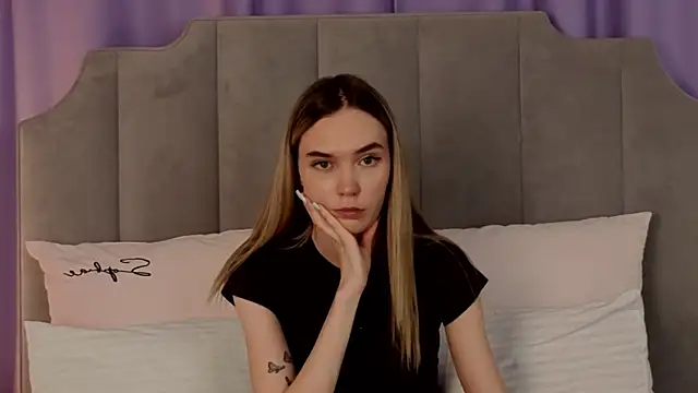 NikkiRyx Chat XXX in diretta