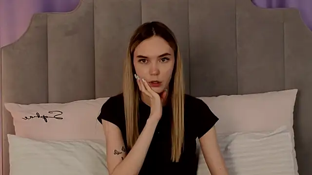 NikkiRyx's Live XXX Chat
