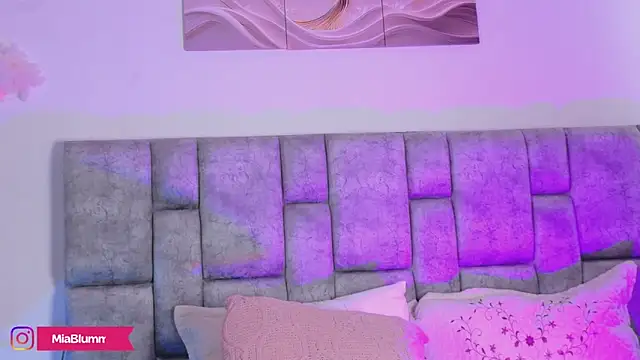 MiiaBlumm_'s Webcam Show