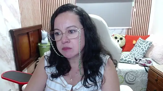 XXX chat uživo modela Sonialorens_