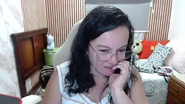 Chatroom XXX en direct de Sonialorens_