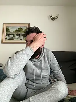 Michel_huge Chat XXX in diretta