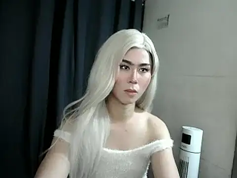 Show modela Alluringluna na web-kameri