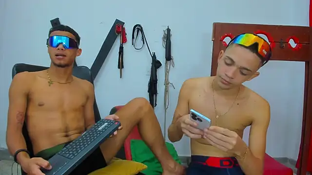 Pokazy przed kamerką – friends_lust_latin