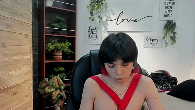 Pokazy przed kamerką – coby_cum