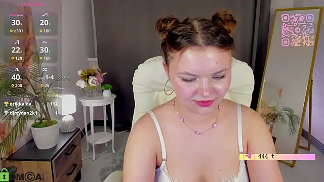 serinella_'s Live XXX Chat