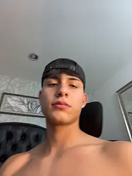 XXX chat uživo modela Lander_Cruz