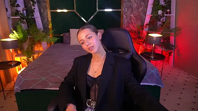 DoveLovee Webcam show