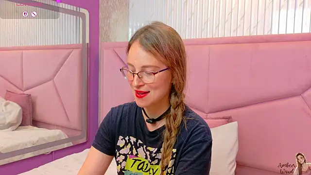 Chatroom XXX en direct de AmbeerWood_