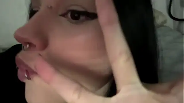 LouisePavlides' Live Chat Room
